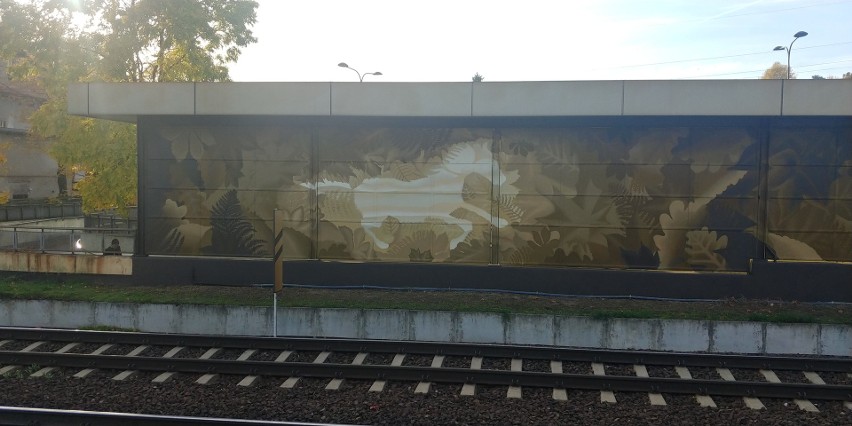 Fragment muralu powstającego na przystanku Sopot-Kamienny...