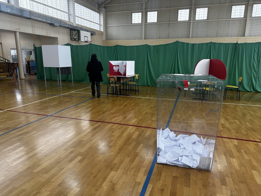 Trwa druga tura wyborów samorządowych 2024 w gminie Łagów w powiecie kieleckim. Zobacz na zdjęciach, jak przebiega głosowanie