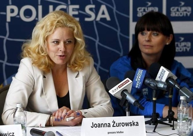 Joanna Żurowska (z lewej) i zawodniczka Chemika Joanna Mirek.