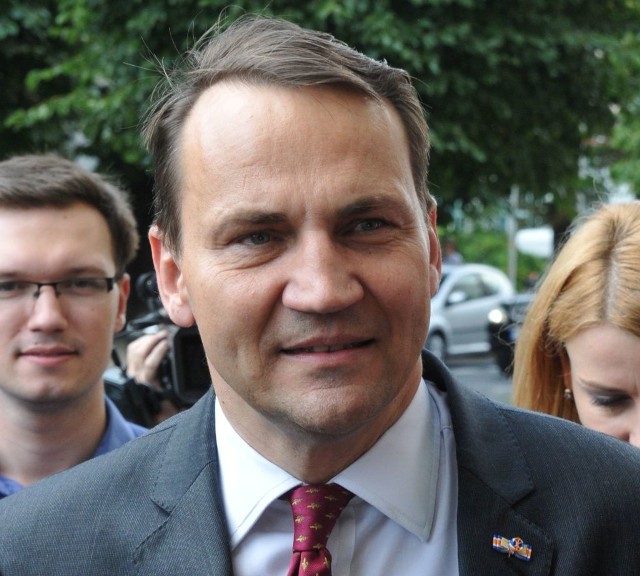 Radosław Sikorski: - Przerzucanie broni przez granicę jest sprzeczne z międzynarodowymi konwencjami.