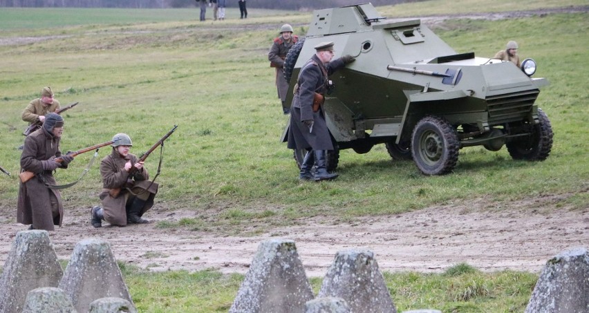 Inscenizacja szturmu na bunkry Międzyrzeckiego Rejonu...