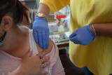 Bezpłatne szczepienia przeciwko grypie - kto prócz seniorów - może z nich skorzystać? 