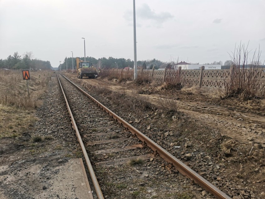 Trwają prace na linii kolejowej 358 relacji Zielona...