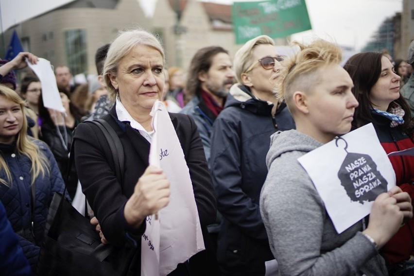 Manifestacja na placu Mickiewicza: "Stop dla zakazu aborcji....