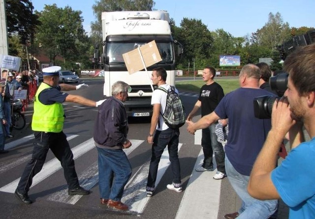 Podczas ostatniego protestu nawołującego do wznowienia budowy obwodnicy Augustowa doszło do awantury z policją