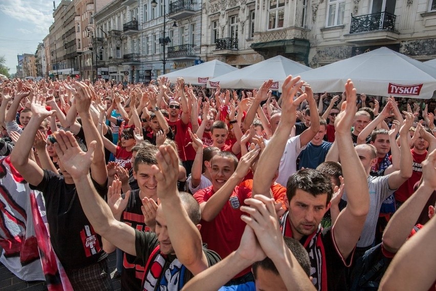 Kolejna raz przed magistratem kibice Widzewa zameldowali się...