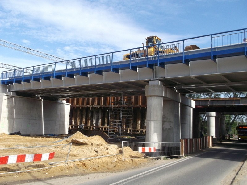 Wrocław: Rozbierają stary wiadukt na Starogroblowej (ZDJĘCIA)