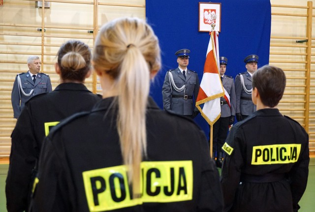 Piękne kobiety także służą w wojsku, policji, czy straży pożarnej. Zobacz piękne mundurowe uchwycone przez naszych fotoreporterów.