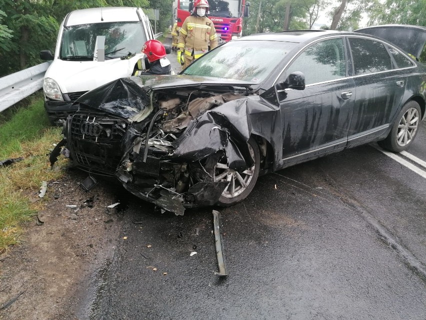 Wypadek 3 aut na zjeździe z A4 przy Kątach Wrocławskich