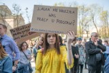 Strajk nauczycieli 2019: W Poznaniu odbył się marsz solidarności z protestującymi pracownikami oświaty [ZDJĘCIA]