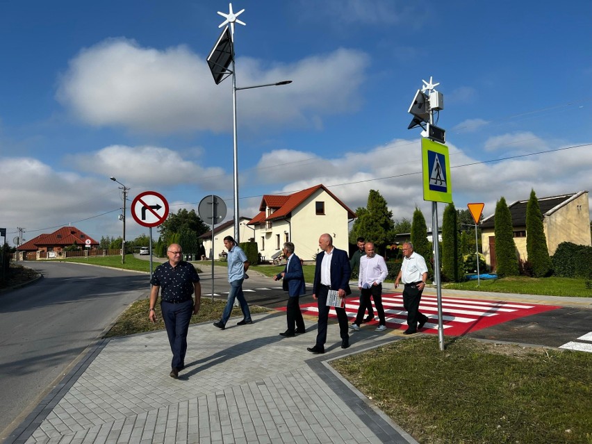 Nowe, bezpieczne przejścia dla pieszych oddane do użytku w Opatowie. Zobaczcie zdjęcia