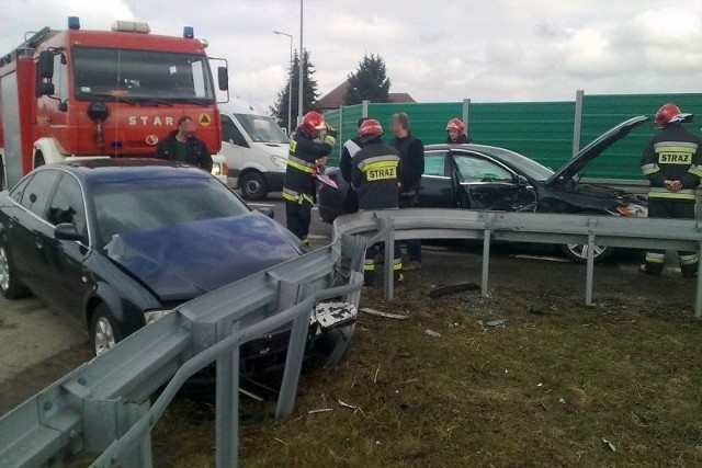 Kierująca jaguarem na skrzyżowaniu pod taśmociągiem nie ustąpiła pierwszeństwa przyjazdu kierowca audi.