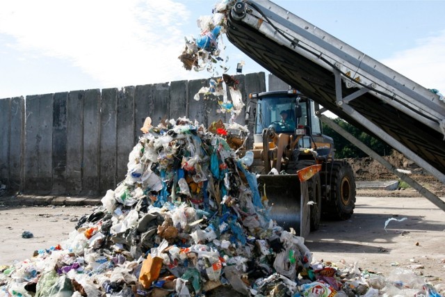 Opłaty za wywóz śmieci w Polsce stale rosną