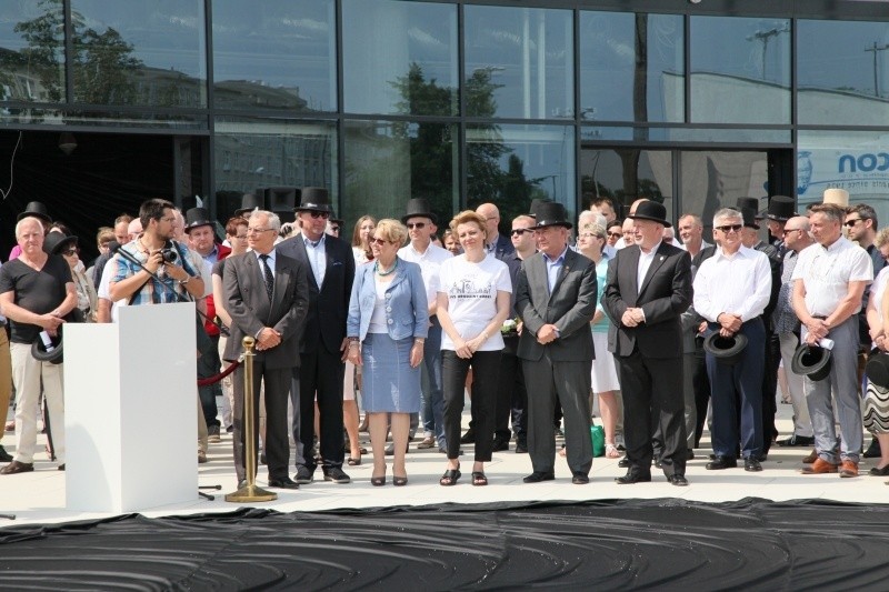 Tak wyglądało otwarcie Sukcesji we wrześniu 2015 r. Przybyła śmietanka polityczno-kulturalna Łodzi. Dziś Sukcesję zamykają...