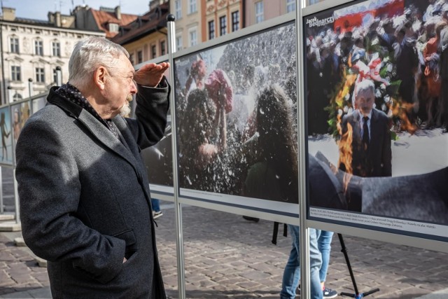 „Świat czeka”. Na Małym Rynku wystawa fotografii Jacka Bednarczyka