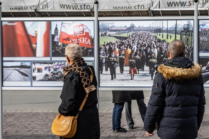 „Świat czeka”. Na Małym Rynku wystawa fotografii Jacka...