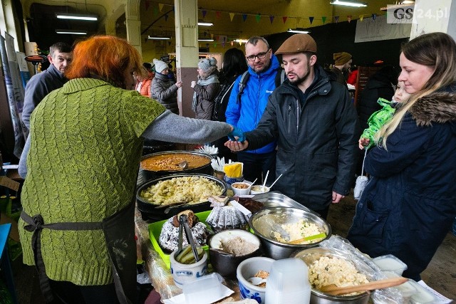 W lofcie Off Mariny przy ul. Chmielewskiego 18 w Szczecinie w niedzielę został zorganizowany smaczny Bazar Smakoszy.
