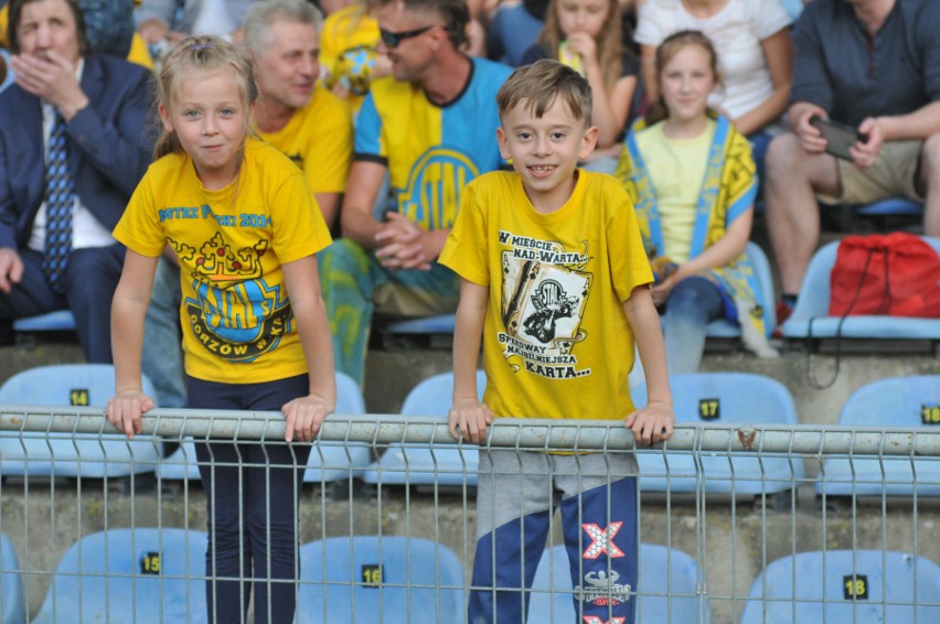 Pogoda dopisała i kibice Stali Gorzów tłumnie stawili się na...