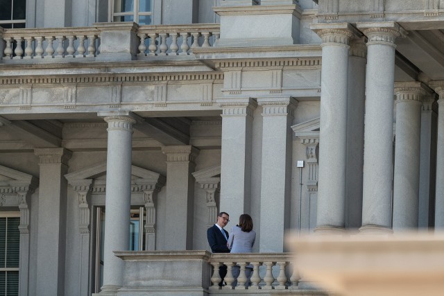 Premier Mateusz Morawiecki podczas rozmowy w cztery oczy