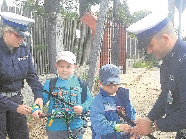 Odblaski trafiają także do najmłodszych  rowerzystów.