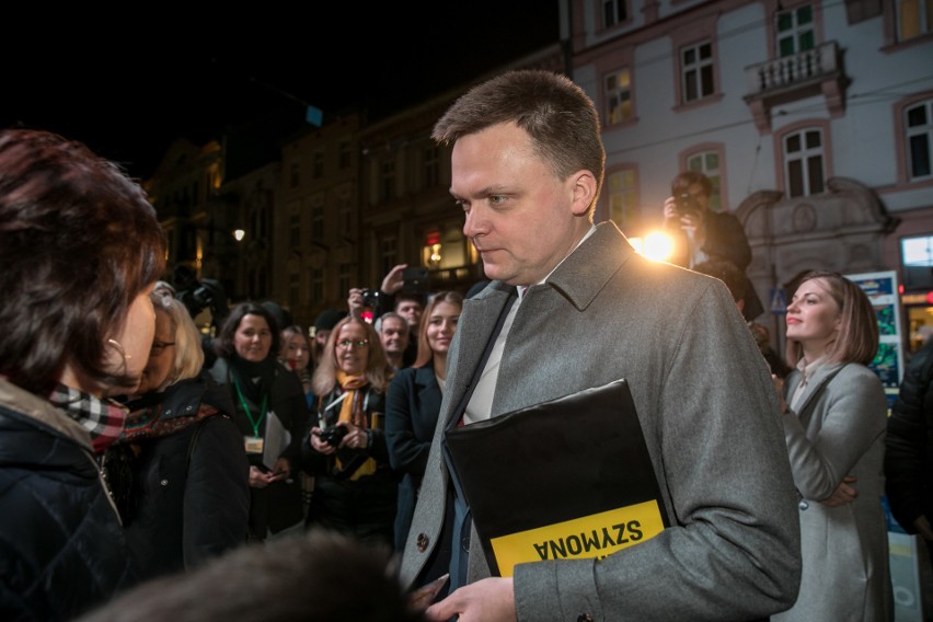 Wybory 2020. Szymon Hołownia zbierał w Krakowie podpisy pod swoją kandydaturą  