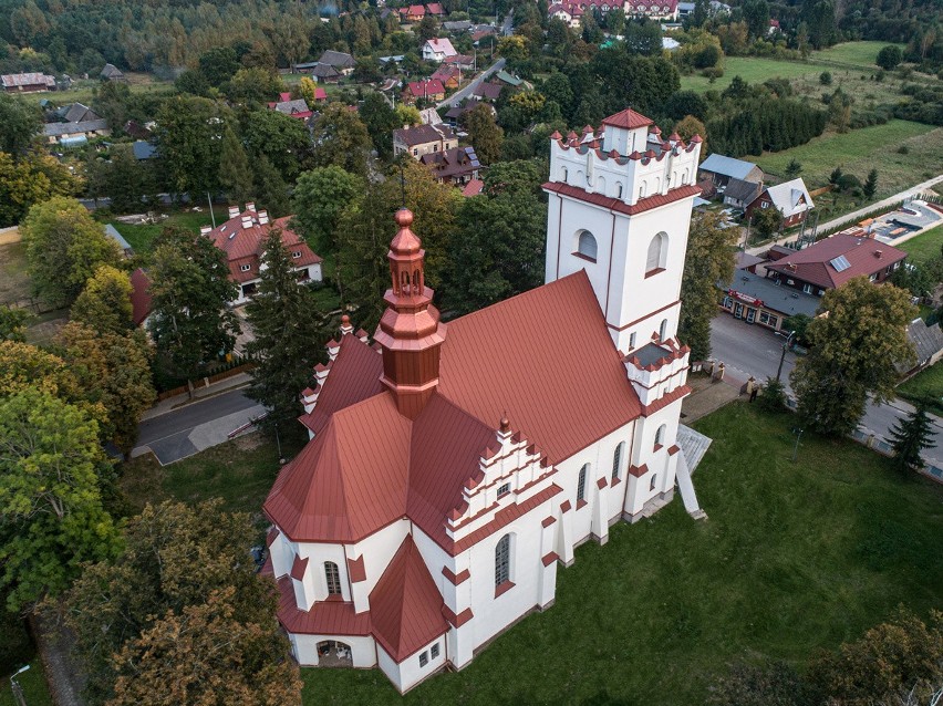 Z pomocą dla kościoła w Białowieży – nowe pokrycie dachowe