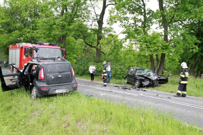 Wypadek pod Wrocławiem. Cztery osoby ranne, w tym jedna ciężko (ZDJĘCIA)