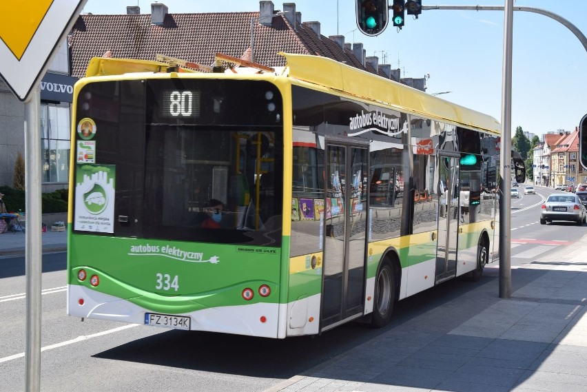 Jadąc autobusem MZK myślimy o wielu sprawach i wysiadając...