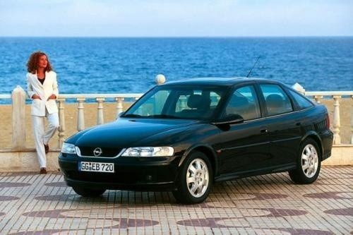 Fot. Opel: Opel Vectra B, produkowany w latach 1995 &#8211; 2002, cieszył się sporym zainteresowaniem nabywców. Teraz używane egzemplarze wystawiane są na sprzedaż.