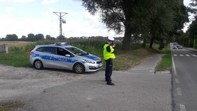 Policjanci mierzyli prędkość m.in. w Ostrowitem w gminie Brzuze