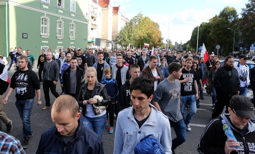 "Szczecin wolny od islamu". Protest przeciw imigrantom [wideo]