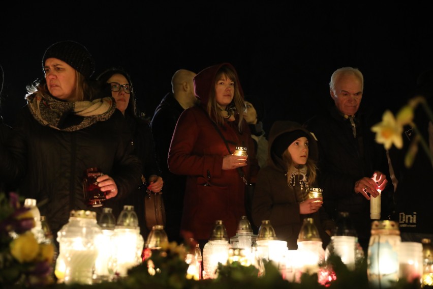 14. rocznica śmierci Jana Pawła II. Pod oknem papieskim uczcili Papieża Polaka