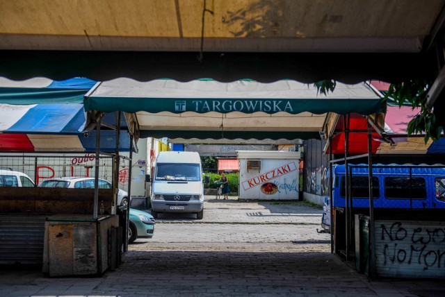 Na targowisku przy ul. Świt spółka wyremontuje nawierzchnię oraz stragany i kioski