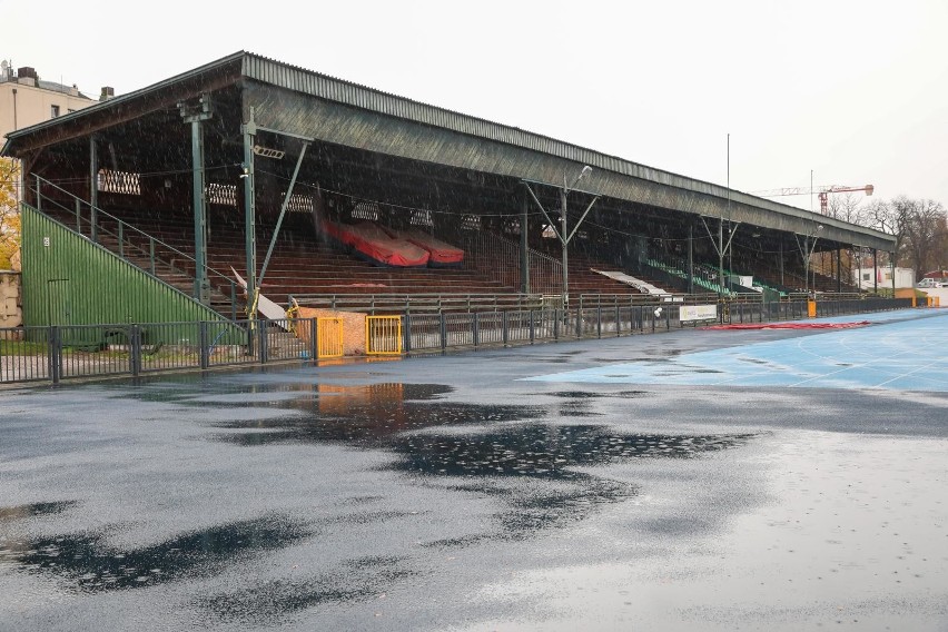 Kraków. Zagrożenie katastrofą na stadionie Wawelu, będą burzyć zabytek