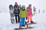 Sezon narciarski w Beskidach ruszył! Mnóstwo narciarzy na Białym Krzyżu. Wszyscy spragnieni śniegu i ruchu 