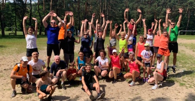 Kolejne zajęcia w ramach ogólnopolskiej akcji Biegam Bo Lubię odbył się w sobotę, między innymi na stadionie lekkoatletycznym w Kielcach. -Była „mała zabawa”, a jednocześnie dobry trening, gdzie wybiegaliśmy razem niespełna 10 kilometrów w różnym tempie!Na koniec ćwiczenia w lasku i był power. Progres jest i dalej ciśniemy! Do zobaczenia za tydzień - czytamy na profilu BBL Kielce. Szczegóły na kolejnych slajdach.(dor)