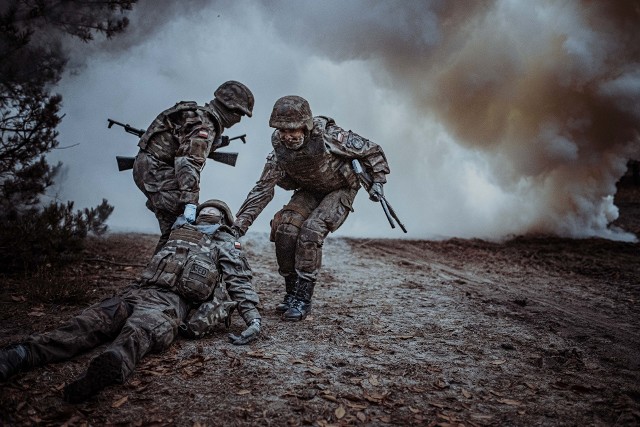 W Centrum Szkolenia Wojsk Obrony Terytorialnej w Toruniu przeprowadzono kolejną edycję  kursu „Combat Lifesaver - ratownik pola walki”. Żołnierze realizowali zadania, z jakimi mogą spotkać się w czasie prawdziwych działań bojowych. Kurs kończy się egzaminem.