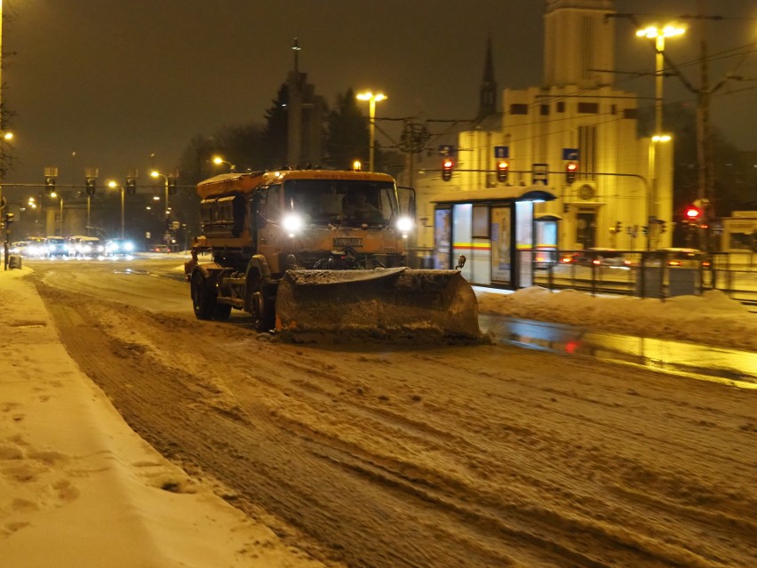 Akcja zima kosztowała miasto już 5 milionów złotych! Tyle pochłonęło już odśnieżanie łódzkich ulic