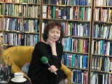 Joanna Szczepkowska w bibliotece w Radomiu o sławnym dziadku, literaturze, aktorstwie i pszczołach