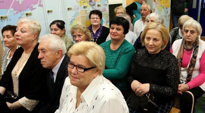 Mieszkańcy Falkowej przełamali się opłatkiem. Z życzeniami przyszli posłowie i prezydent miasta [ZDJĘCIA]