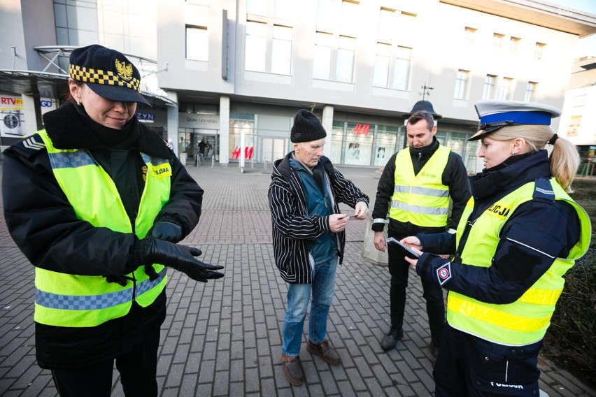 Odblaski w prezencie dla seniorów na Dzień Babci i Dziadka [ZDJĘCIA] 