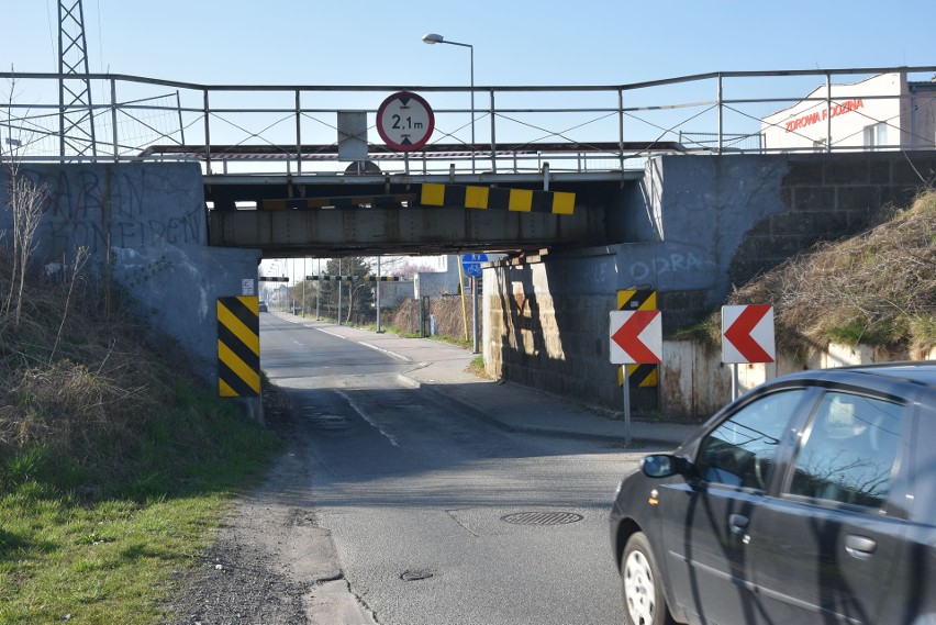 Drogowcy zamknęli wiadukt na ul. Krapkowickiej w Opolu....