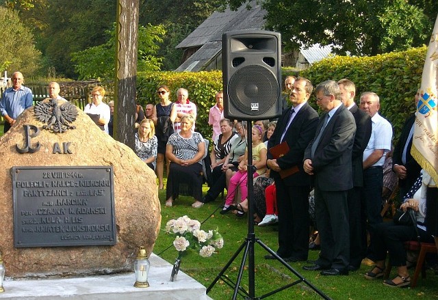 Uroczystość odbywała się w Rudzie Pilczyckiej koło pomnika upamiętniającego bitwę sprzed 70 laty