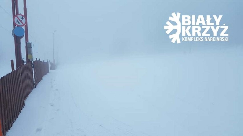 W Szczyrku sypnęło śniegiem: Biały Krzyż uruchomił wyciąg!