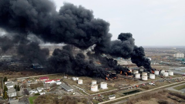 Płoną magazyny ropy naftowej w Biełgoradzie. Rosyjska prowokacja czy ukraiński atak?