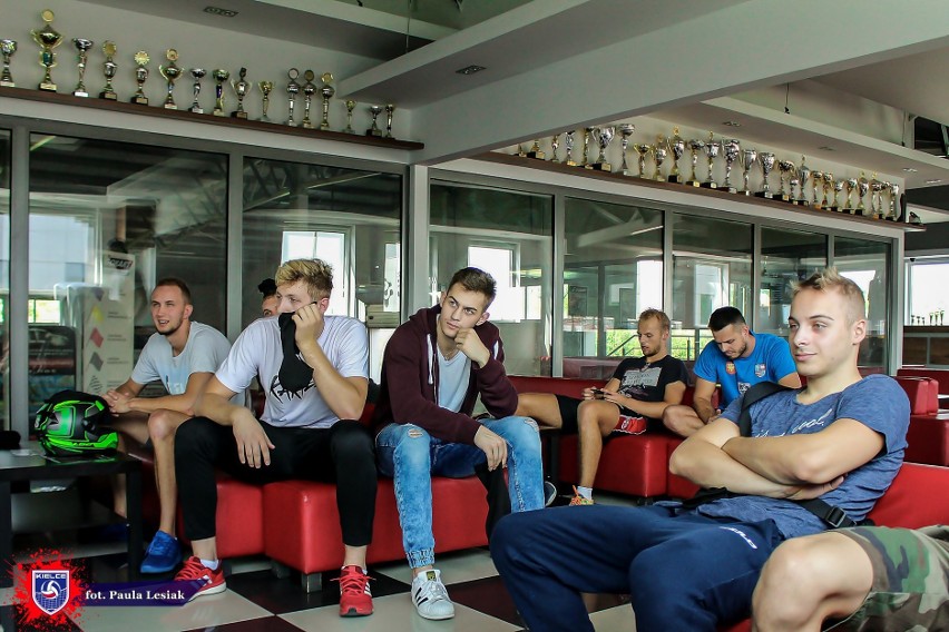 Siatkarze Klubu Piłki Siatkowej Kielce trenowali szybkość na ... torze kartingowym (ZDJĘCIA)