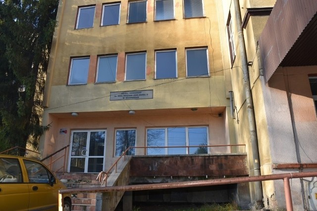 Ponad 3 mln zł może kosztować rozbiórka opustoszałych budynków po starym szpitalu powiatowym przy ul. Karmelickiej 12 w Wadowicach