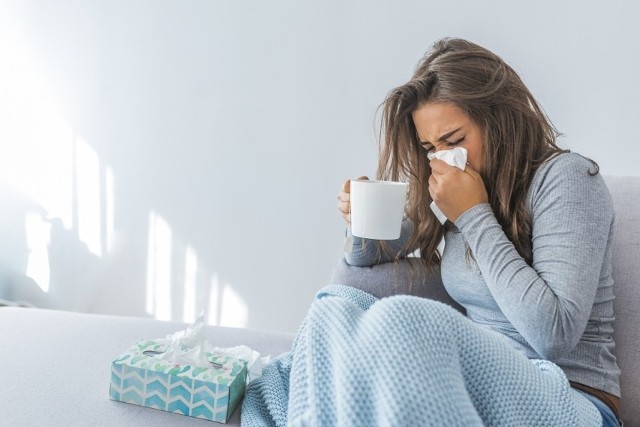 Jesień to czas, gdy większość z nas dopada przeziębienie. Próbujemy pokonać chorobę domowymi sposobami znanymi od lat. Zobacz co najlepiej pomoże ci w walce z przeziębieniem.>>>>>>SPRAWDŹ