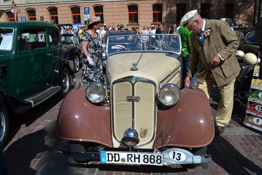 Rajd Pojazdów Zabytkowych w Bielsku-Białej. Konkurs elegancji, że aż dech zapierało [ZDJĘCIA]