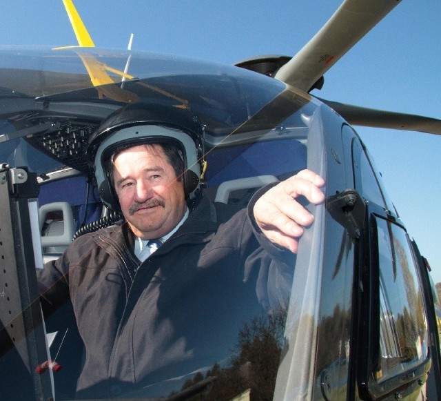 Jan Gierada na pokładzie helikoptera